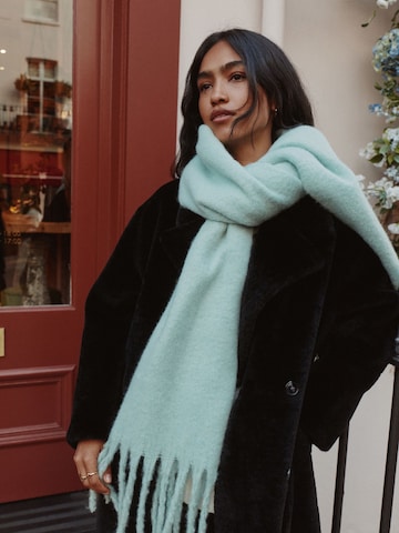 Next Schal in Blau: Vorderseite