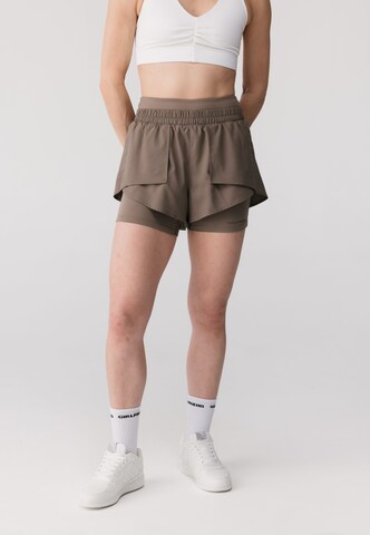 Girlfriend Collective Skinny Sports trousers 'Fallon' in Brown: front