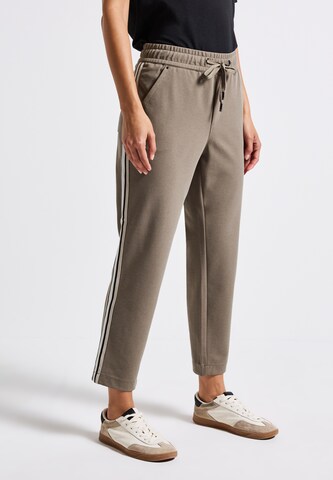 STREET ONE Regular Pants in Brown: front