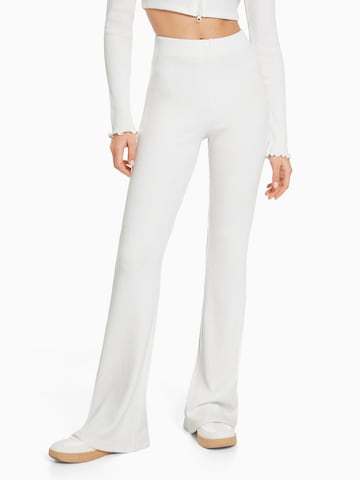 Bershka Flared Trousers in White: front
