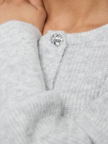 Cardigan 'PCANNIE' PIECES en gris