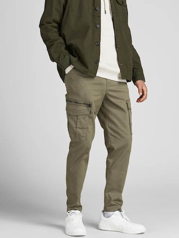 Effilé Pantalon cargo 'Ace Dex' JACK & JONES en vert : devant