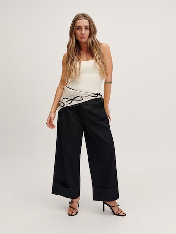 Tatiana Zidekova - Pierna ancha Pantalón plisado en negro