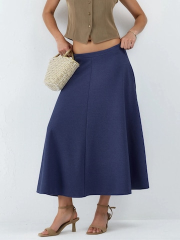 Gonna di Busem in blu: frontale