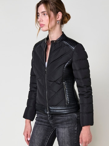 Veste mi-saison KOROSHI en noir : devant
