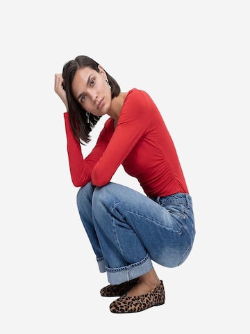 Dilvin - Blusa 'Blusen' em vermelho