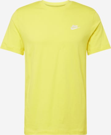 Coupe regular T-Shirt 'Club' Nike Sportswear en jaune : devant