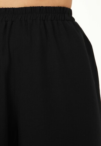 Awesome Apparel Regular Pleat-Front Pants in Black