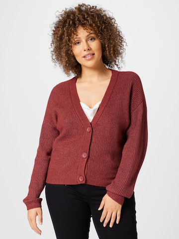 Cardigan 'Esly' ONLY Carmakoma en rouge : devant