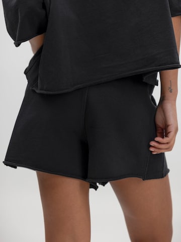 Hey Honey Loosefit Broek 'Mid Rise' in Zwart