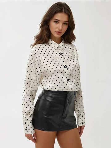 Hiccup Shirt in White: front