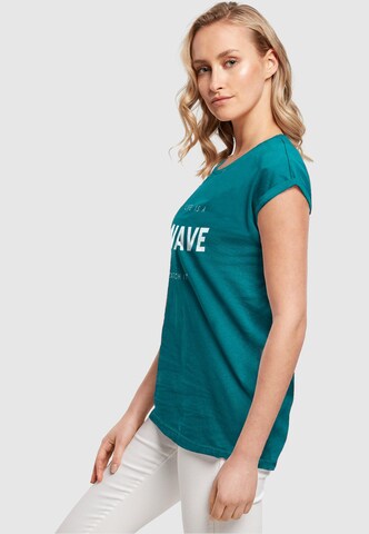 T-shirt 'Summer - Life is a wave' Merchcode en vert