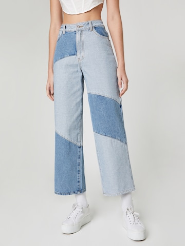 florence by mills exclusive for ABOUT YOU Zvonové kalhoty Džíny 'Puddle Jump' – modrá: přední strana