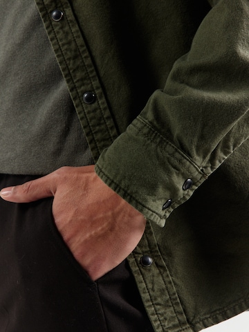 UNITED COLORS OF BENETTON Средняя посадка Рубашка в Зеленый