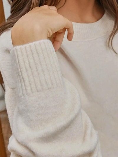 Hiccup Pull-over oversize en beige, Vue avec produit