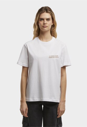 Miss Tee Shirt 'A Dolce A Day Makes All Okay' in Wit: voorkant