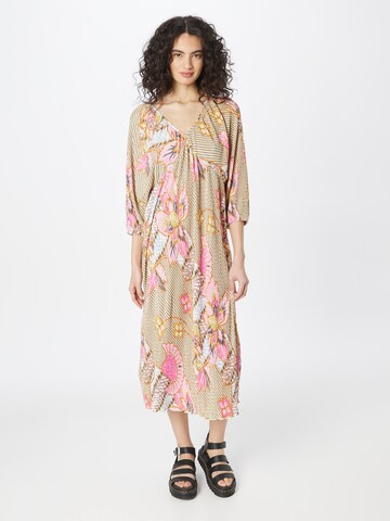 Robe Oasis en rose : devant