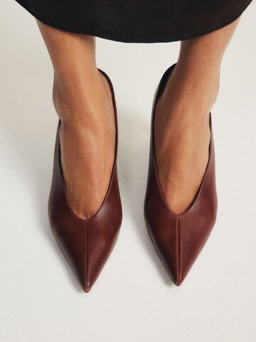The Set Pumps in Brown