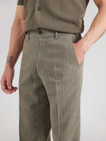 Abercrombie & Fitchregular Hlače na crtu - zelena boja