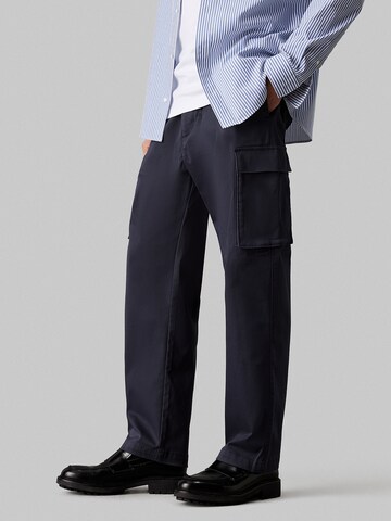 Calvin Klein Jeans Regular Cargo trousers in Blue: front