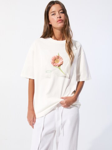 Pull&Bear Oversized shirt in White: front
