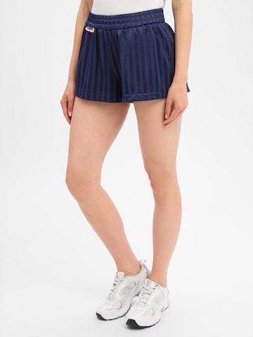 Another Cotton Lab Regular Shorts in Blau: Vorderseite