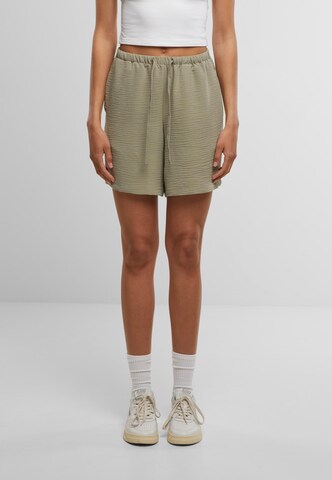 Urban Classics Regular Shorts in Grün: Vorderseite