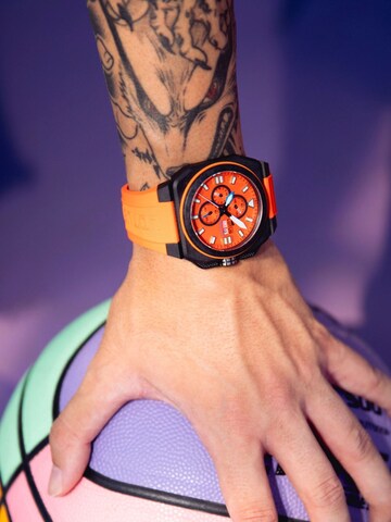 Montre à affichage analogique Lotus en orange : devant