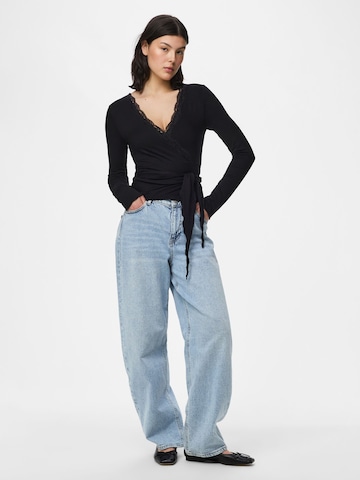 PIECES Shirt 'PCBarbera Roya' in Zwart
