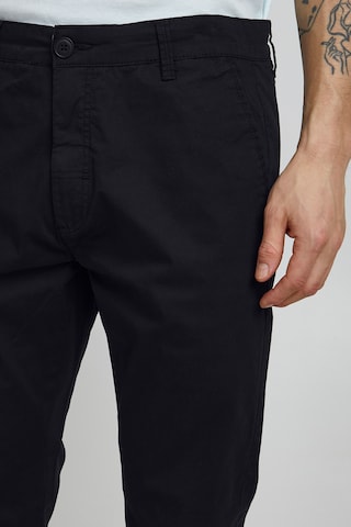 !Solid Regular Chinohose 'Jim' in Schwarz