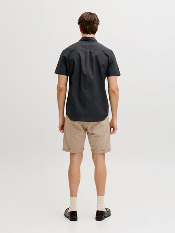 juoda JJ Rebel Patogus modelis Marškiniai 'JREBGAVIN'