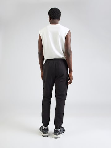ELLESSE Tapered Cargobyxa 'Nanaimo' i svart