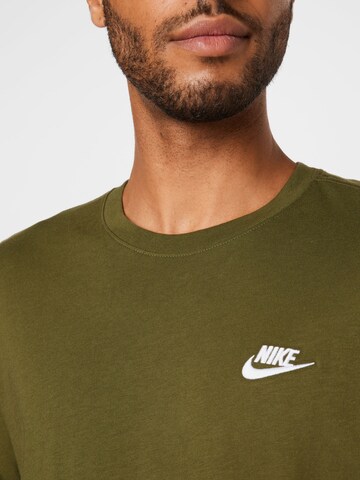 Nike Sportswear Regular Fit T-Shirt 'Club' in Grün