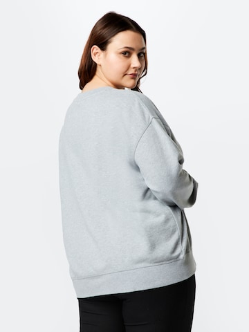 Levi's® Plus Sweatshirt 'PL Graphic Standard Crew' i grå