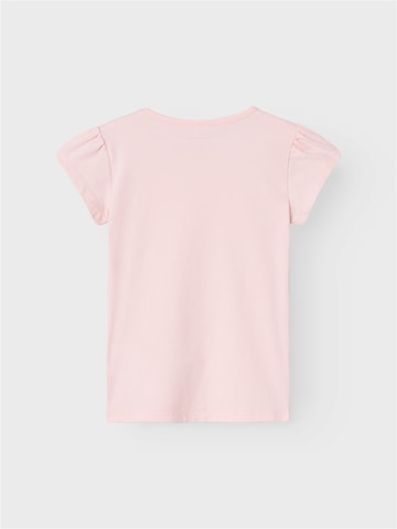 NAME IT - Camiseta 'FEDORA' en rosa