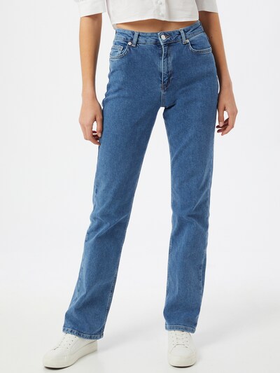 NA-KD Jeans 'Pelican Bay' in blue denim, Modelansicht