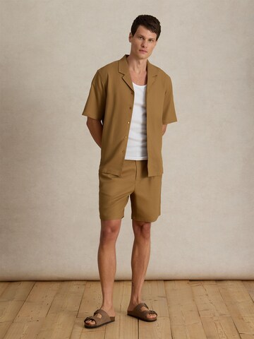 DAN FOX APPAREL Regular fit Πουκάμισο 'Ryan' σε καφέ