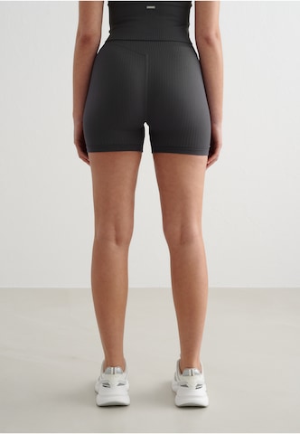 Aim'n Skinny Sportshorts in Grau