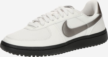 Sneaker bassa 'Field General' di Nike Sportswear in bianco: frontale