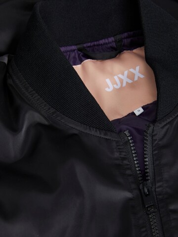 Veste mi-saison 'Hailey' JJXX en noir