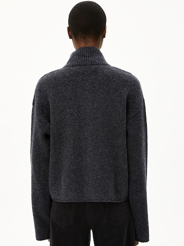 ARMEDANGELS Strickjacke ICONIC Å RAMONAA BOUCLÉ in Mischfarben