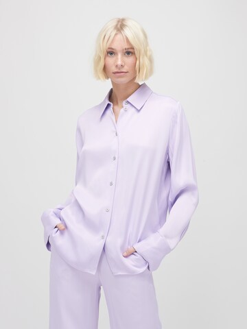 ABOUT YOU x VIAM Studio - Camisa 'MARILYN' em roxo