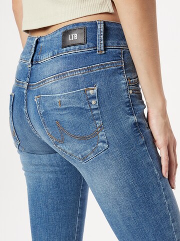 Slimfit Jeans 'Molly' de la LTB pe albastru