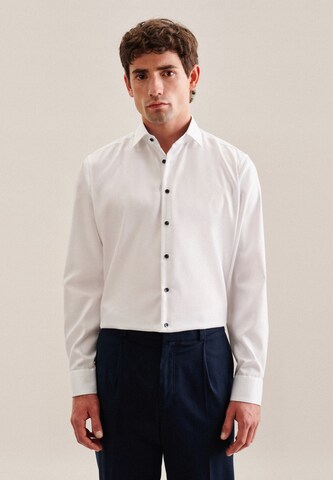 Coupe regular Chemise business SEIDENSTICKER en blanc : devant