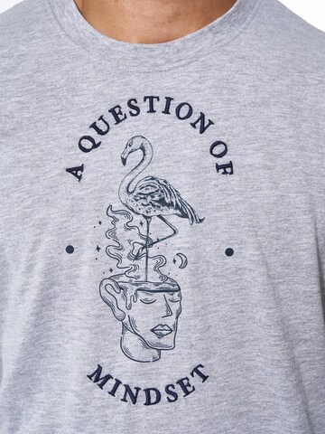 A Question Of (AQO) Shirt 'Tee Print Emb' in Grijs