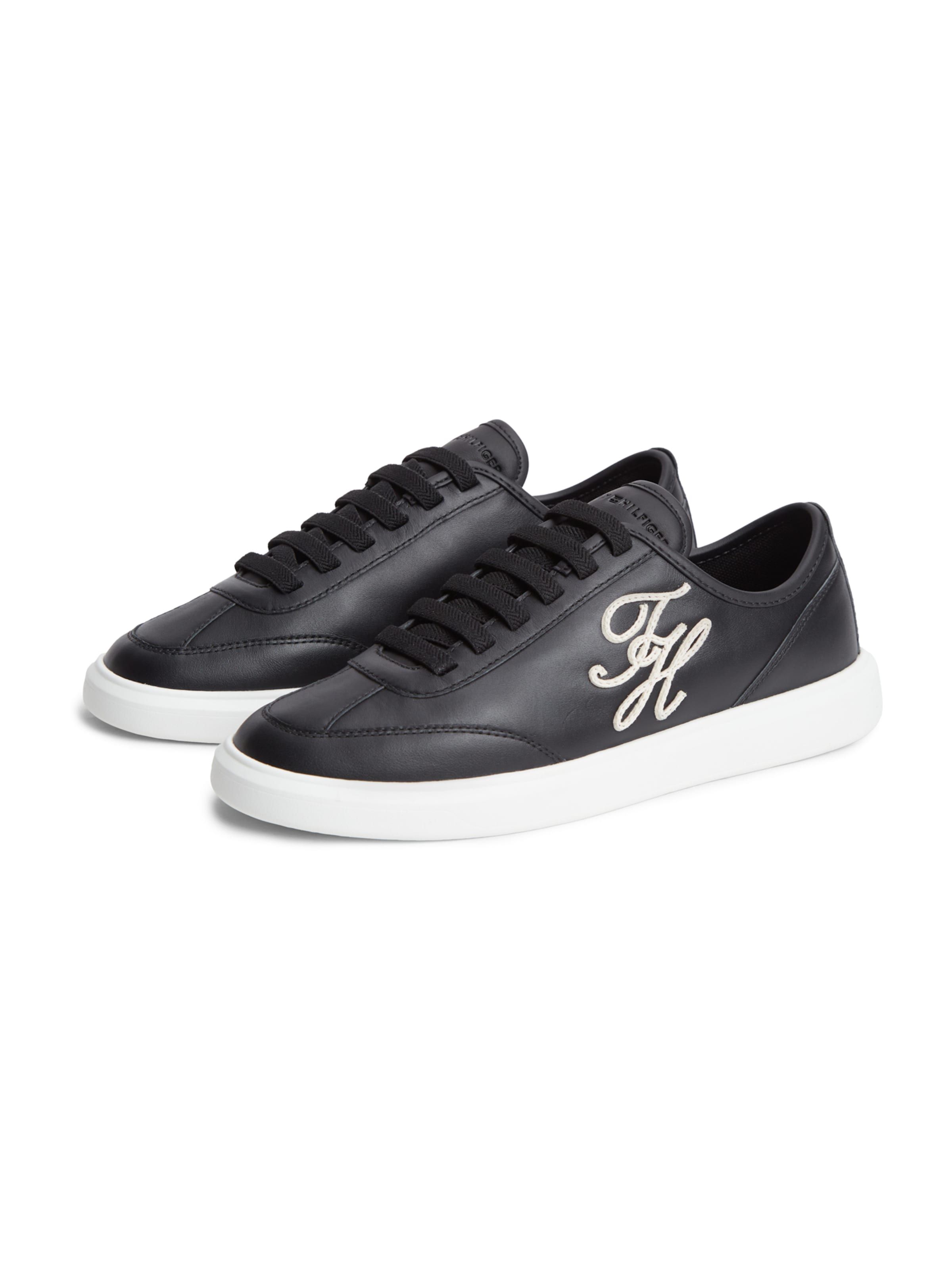 Sneaker low de la TOMMY HILFIGER pe negru