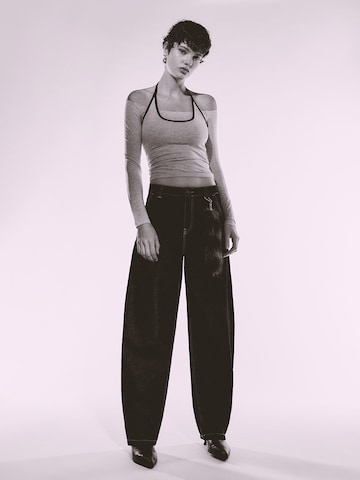 Bershka Vrečasti Kavbojke | siva barva: sprednja stran