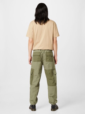 žalia BDG Urban Outfitters Standartinis Laisvo stiliaus kelnės