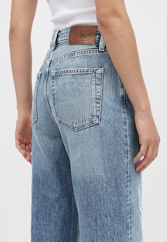 Calvin Klein Jeans Ohlapna forma Kavbojke '90s' | modra barva