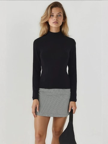 Hiccup Shirt in Black: front